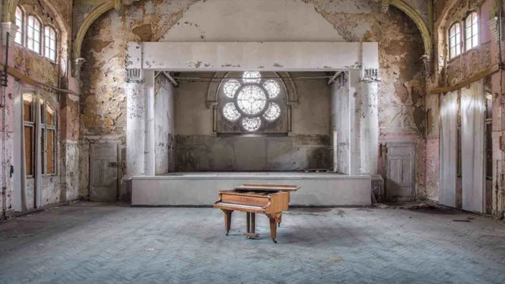 Ảnh đàn piano cũ 17