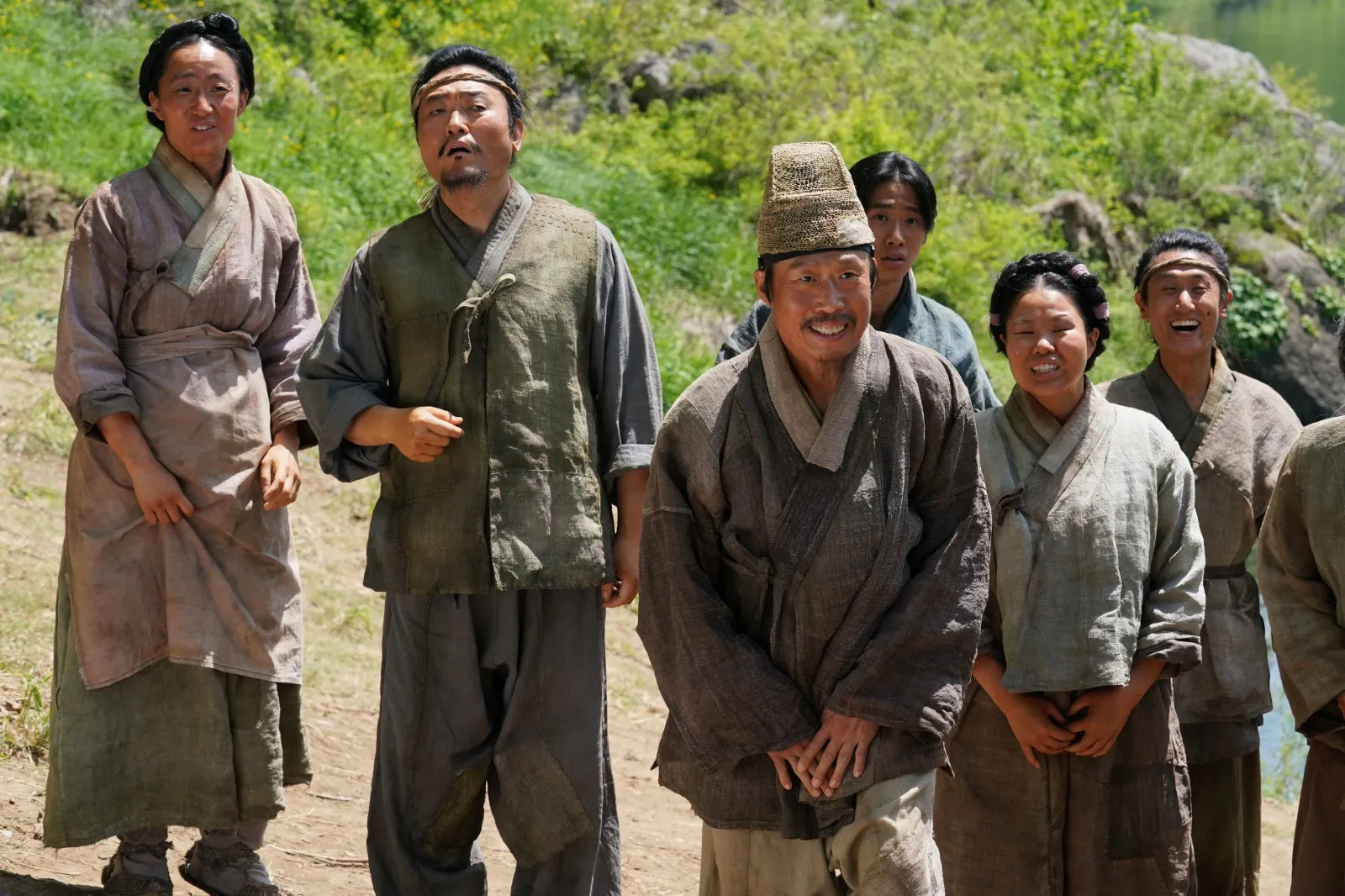 Nội dung phim Dưới Bóng Điện Hạ mang đậm tính nhân văn.