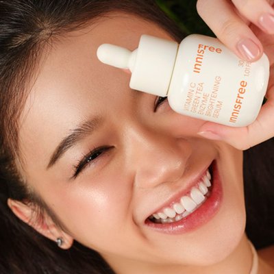 INNISFREE Vitamin C Green Tea Enzyme Brightening Serum: Ứng viên sáng giá tại ELLE Beauty Awards 2024
