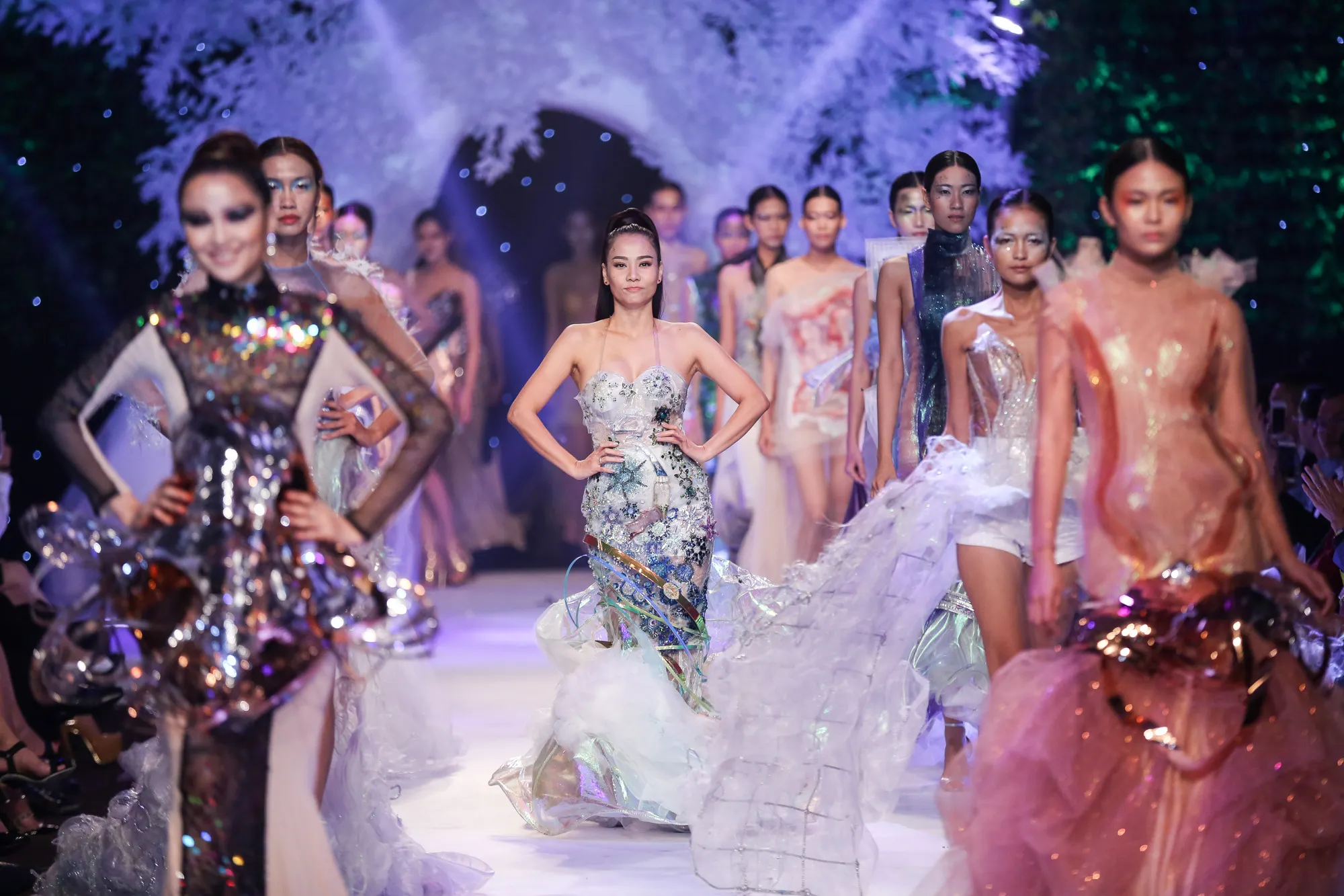 Quỳnh Paris Deja Vu show - elle vietnam 10