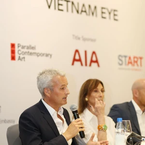 Triển lãm cùng cuốn sách AIA Vietnam Eye sẽ mang đến bức tranh toàn cảnh về một trong những thị trường mới mẻ và thú vị nhất của nền nghệ thuật toàn cầu - BTC cho biết.