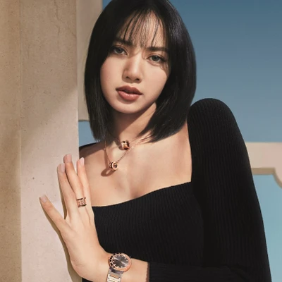 Lisa Blackpink diện thiết kế unisex B.zero1