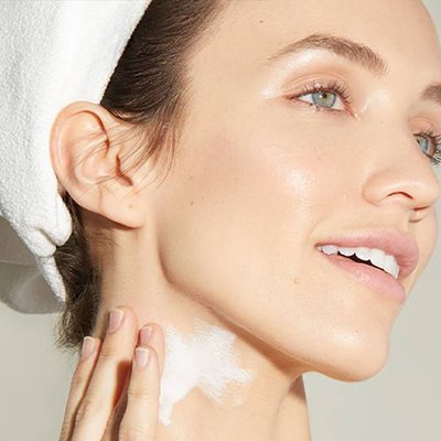 Bật mí 5 bí quyết chăm sóc da cổ giảm nếp nhăn