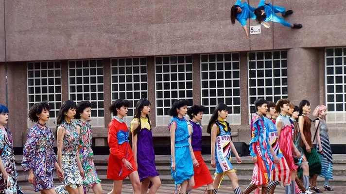 BST thời trang Xuân-Hè 2018 của Kenzo: Chân dài Châu Á độc chiếm sàn diễn