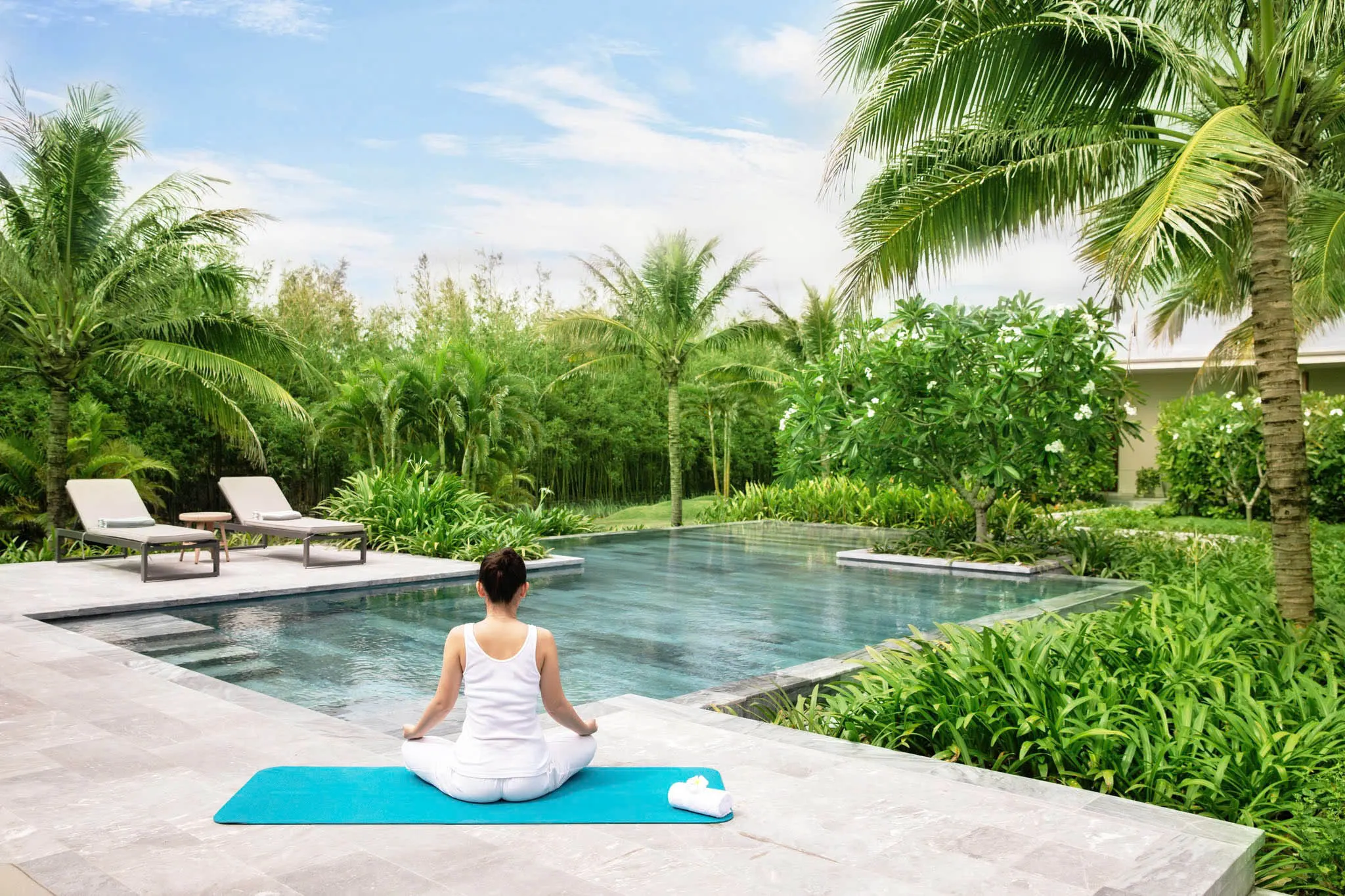 Cô gái thực hành thiền chương trình du lich ưu đãi Tập đoàn Fusion dành cho phái đẹp 