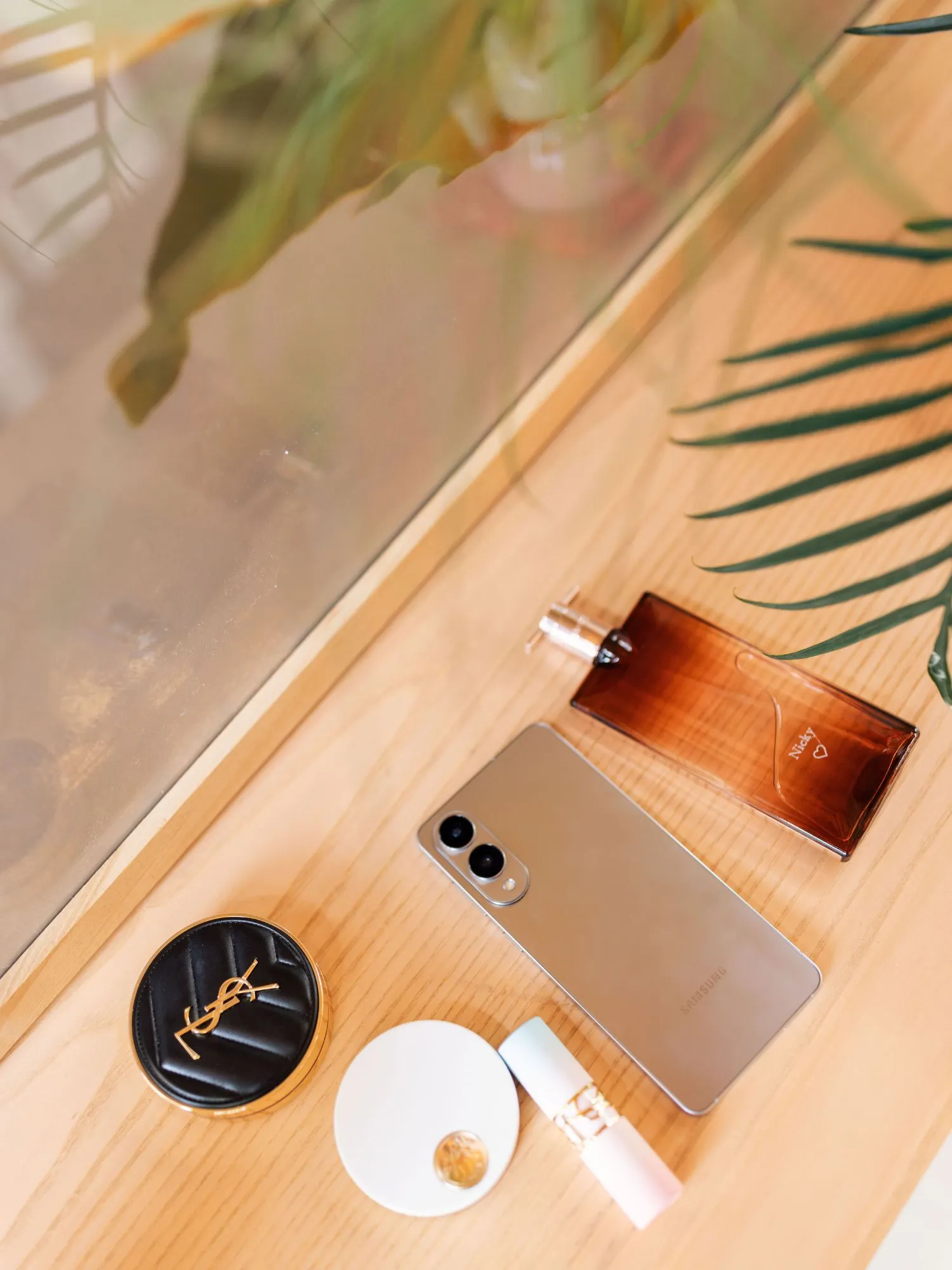 Điện thoại hiện đại và sang trọng Samsung Galaxy S25 Edge.