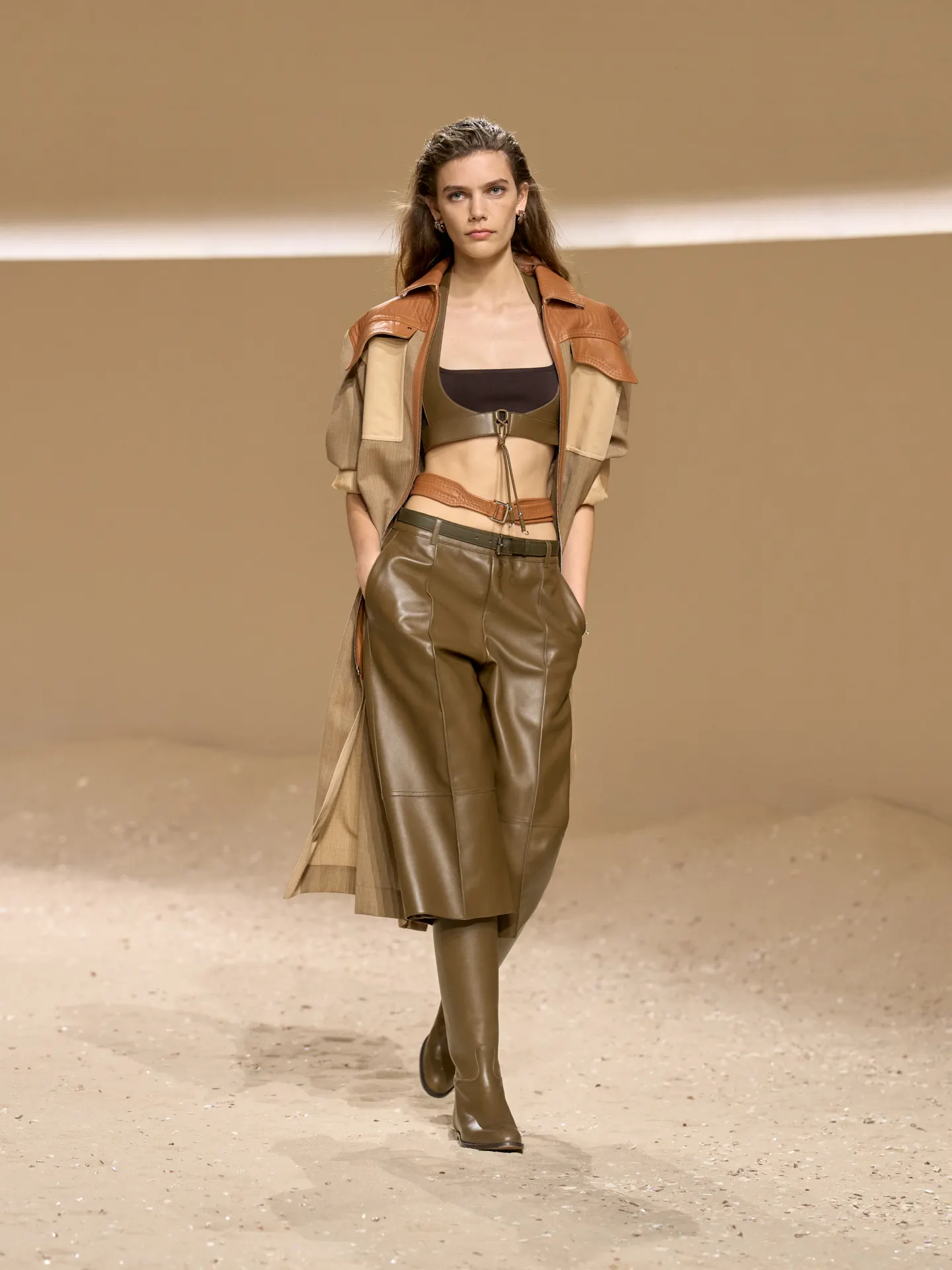 chân váy midi da Hermès