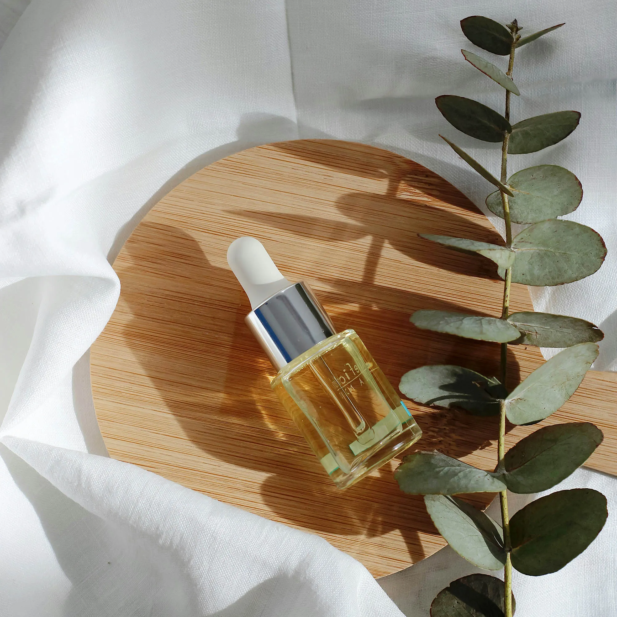 tinh dầu khuynh diệp chữa lành đau cơ