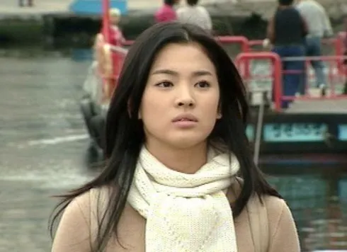 Kiểu tóc ấn tượng của Song Hye Kyo qua từng thời kì - ELLE Việt Nam (3)