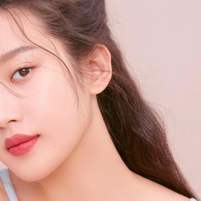 Da sáng hồng tự nhiên với sản phẩm chống nắng nâng tone.