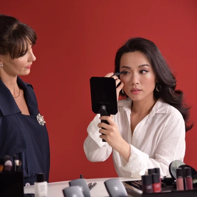 Chuyên gia trang điểm Chanel hướng dẫn Hà Trúc cách makeup khi đi hẹn hò
