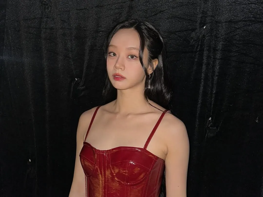 thời trang áo hai dây Lee Hyeri