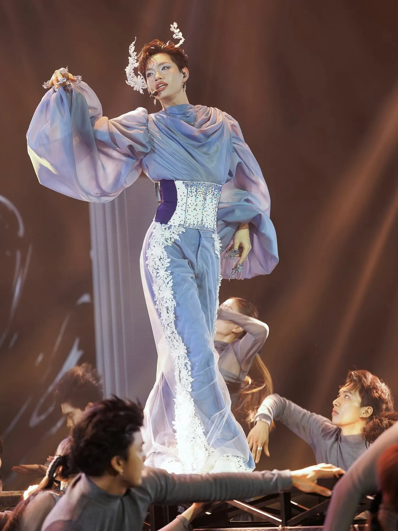 ELLE_Em-Xinh-Say-Hi-Tap-4-Livestage-2-00015