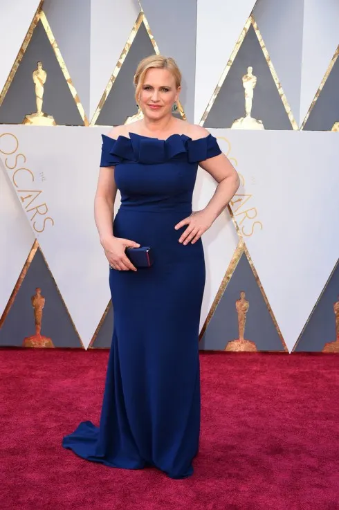 Nữ diễn viên Patricia Arquette trong mẫu đầm của Marina Rinaldi.