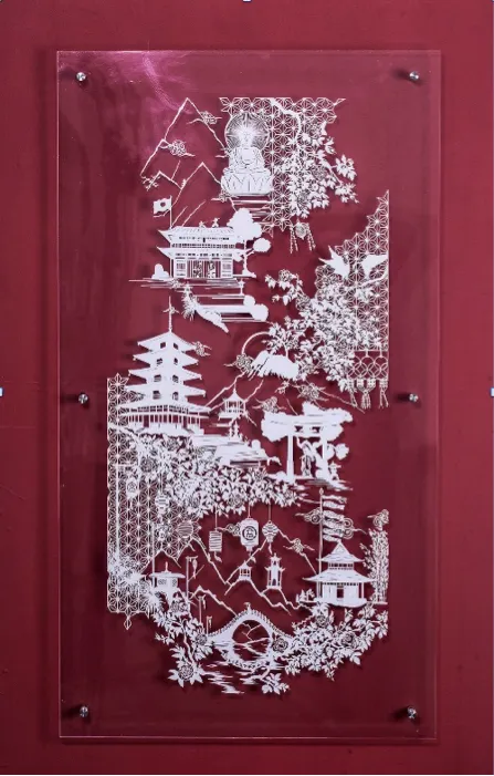 Giải nhất tuần 5 - Nguyễn Tiến Hưng với thể loại cắt giấy Kirigami - Vườn Hồng Takashimaya, hương sắc và những cung bậc.