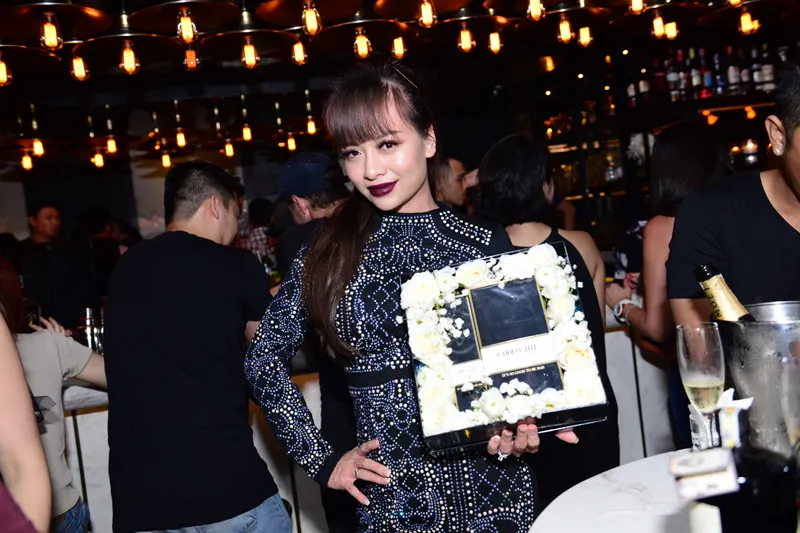 Goodgirl cocktail party, tôn vinh những đôi giày cao gót và nữ quyền