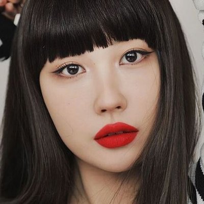 Son tint-Cô gái để mái ngố.