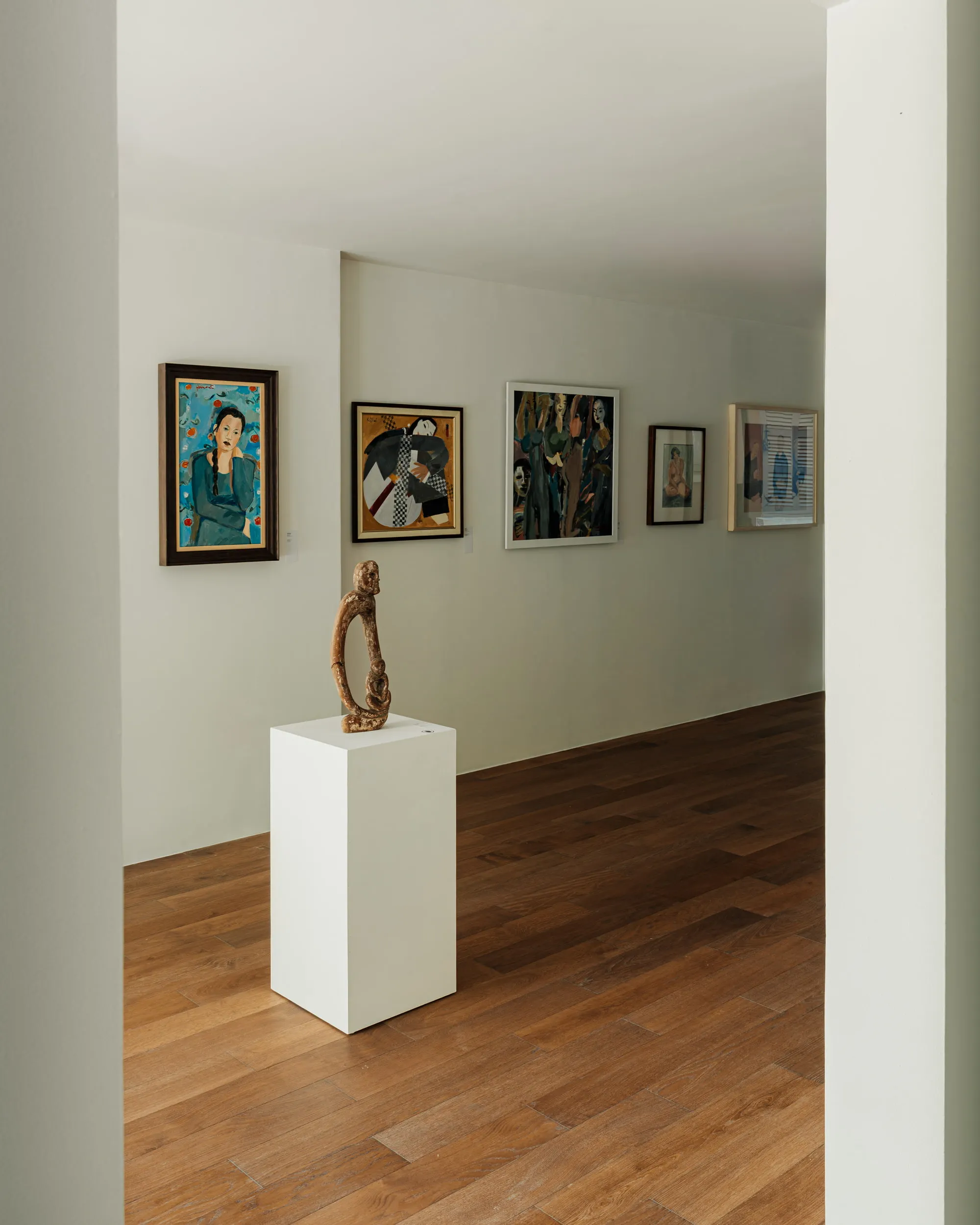 Không gian trưng bày triển lãm "Dạ Lửa - Womb of Fire".