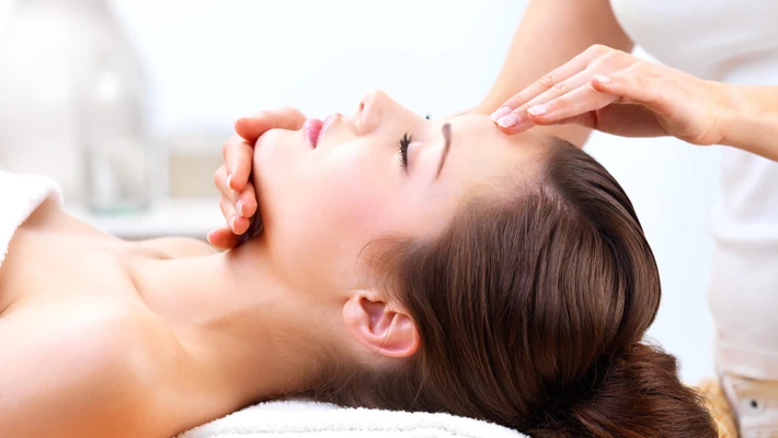 cách massage đầu trị mất ngủ
