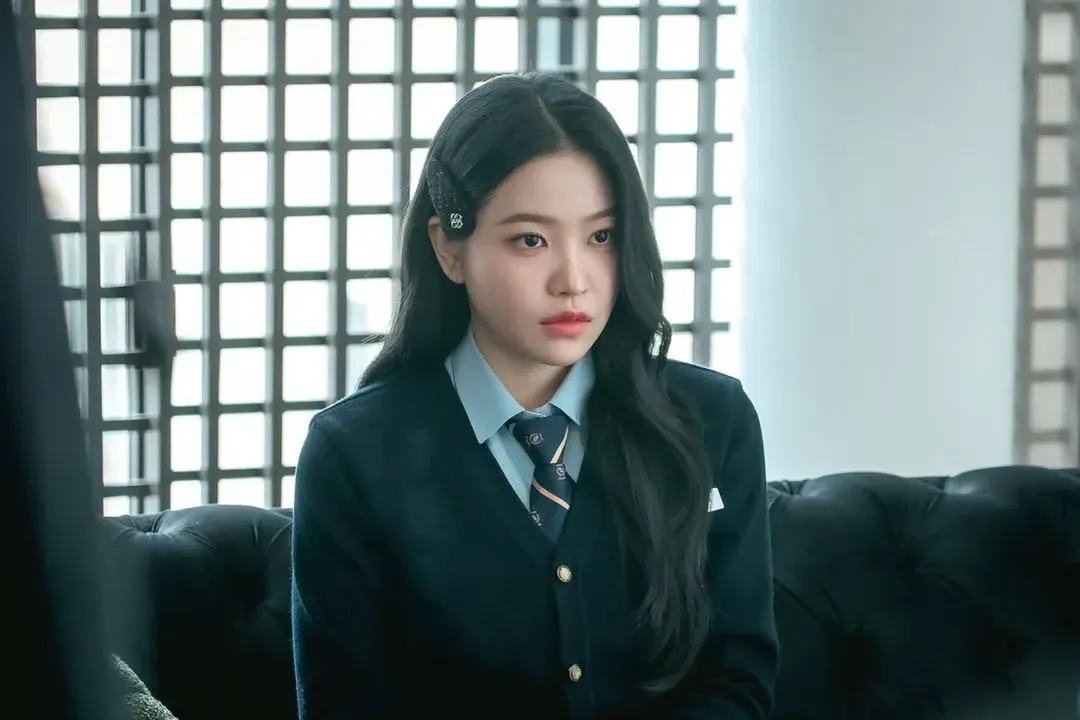 Nàng tiểu thư tài phiệt của Bitch x Rich 2.