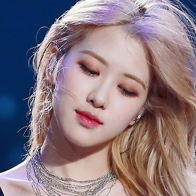 Rosé bí quyết sở hữu vòng eo con kiến