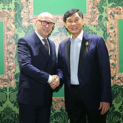 Ông Johnathan Hạnh Nguyễn đã chính thức mang Dolce & Gabbana về Việt Nam