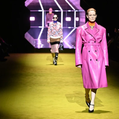 sàn diễn prada thu đông 2022