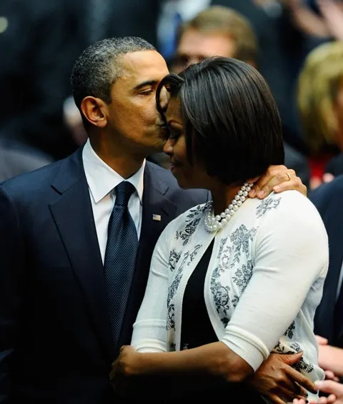 Những cử chỉ ngọt ngào Obama dành cho vợ