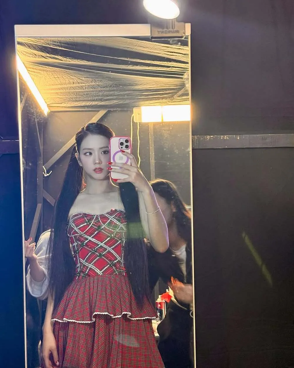 bản phối đỏ thời trang jisoo fan meeting