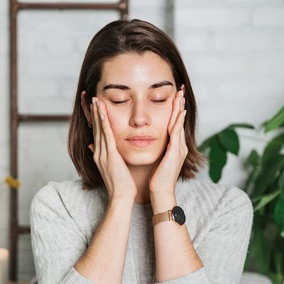 Trẻ hóa làn da với các bước massage mặt đơn giản tại nhà