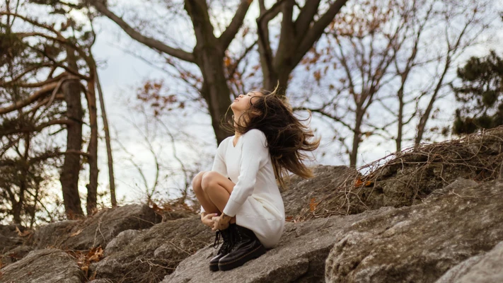 cô gái elle đối diện với những áp lực vô hình