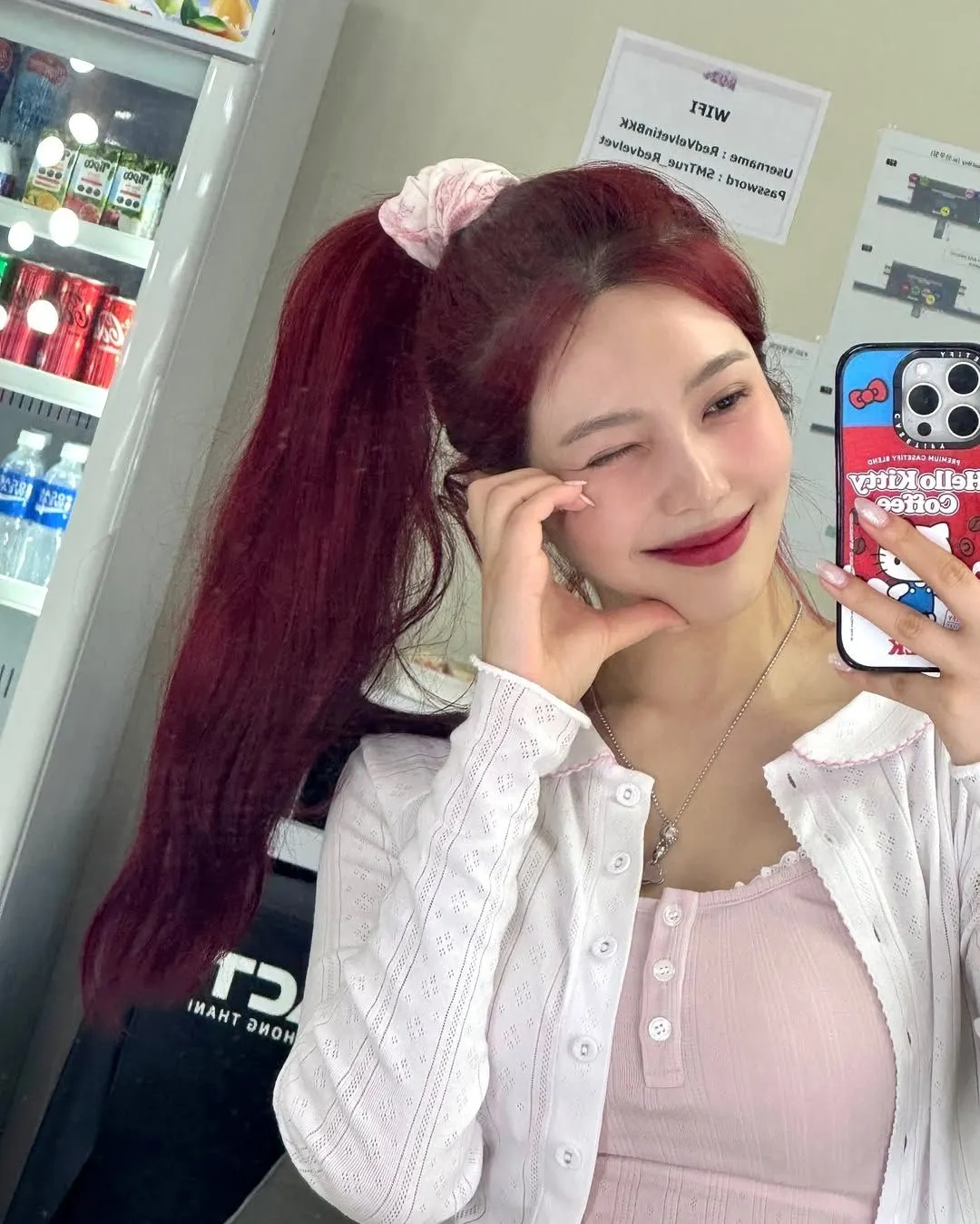 thời trang joy red velvet