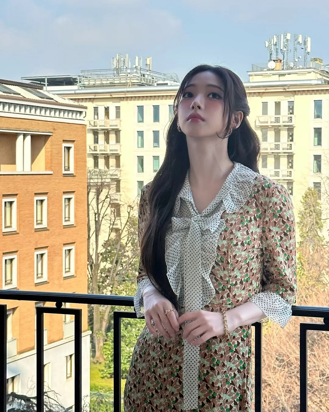 karina diện đầm chiffon sao hàn