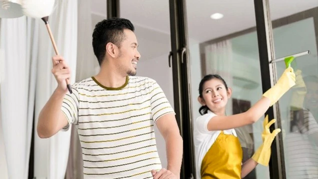 Vì sao các ông chồng hay... ngại chọn quà tặng vợ?