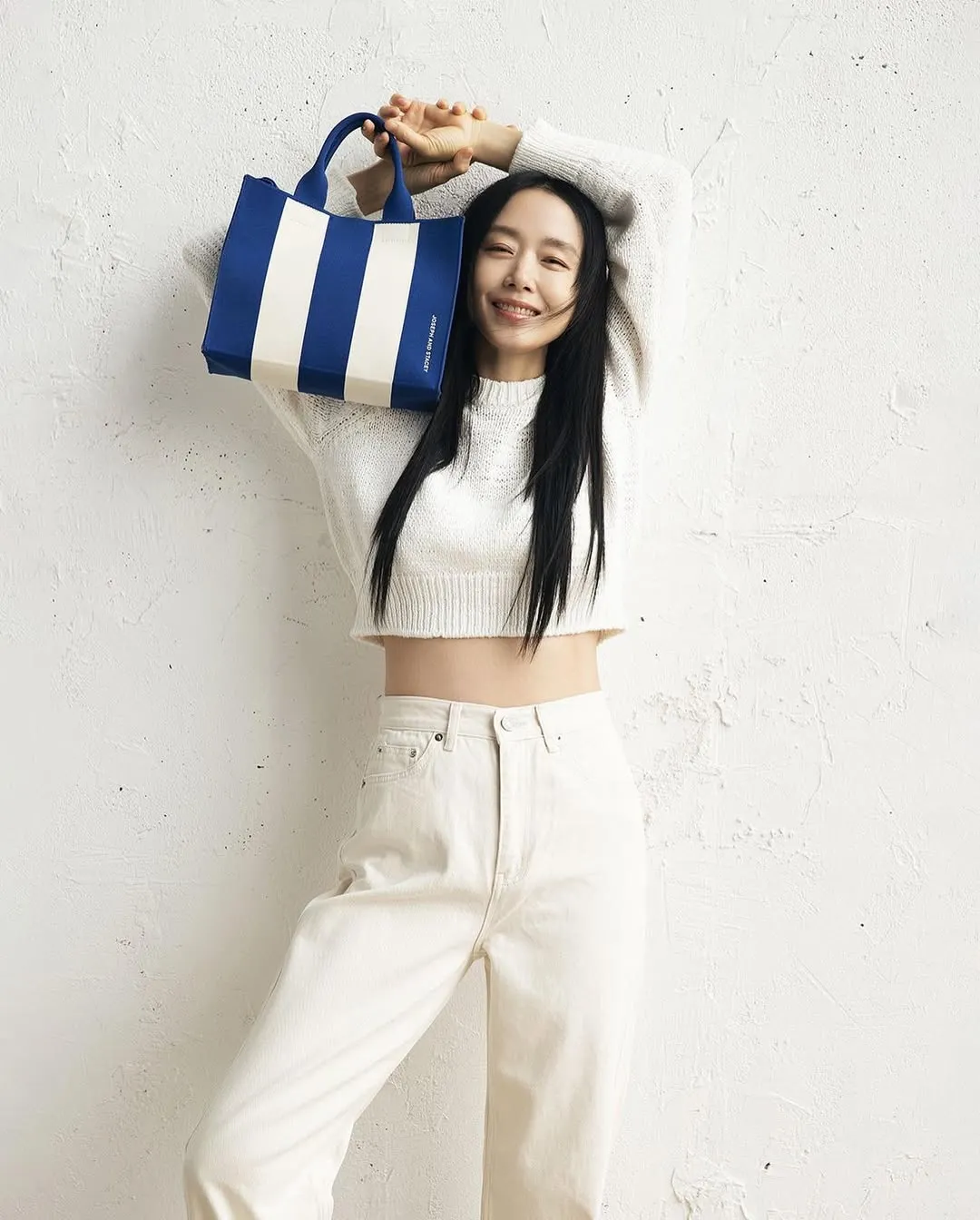 Thời trang của jeon do yeon áo len 