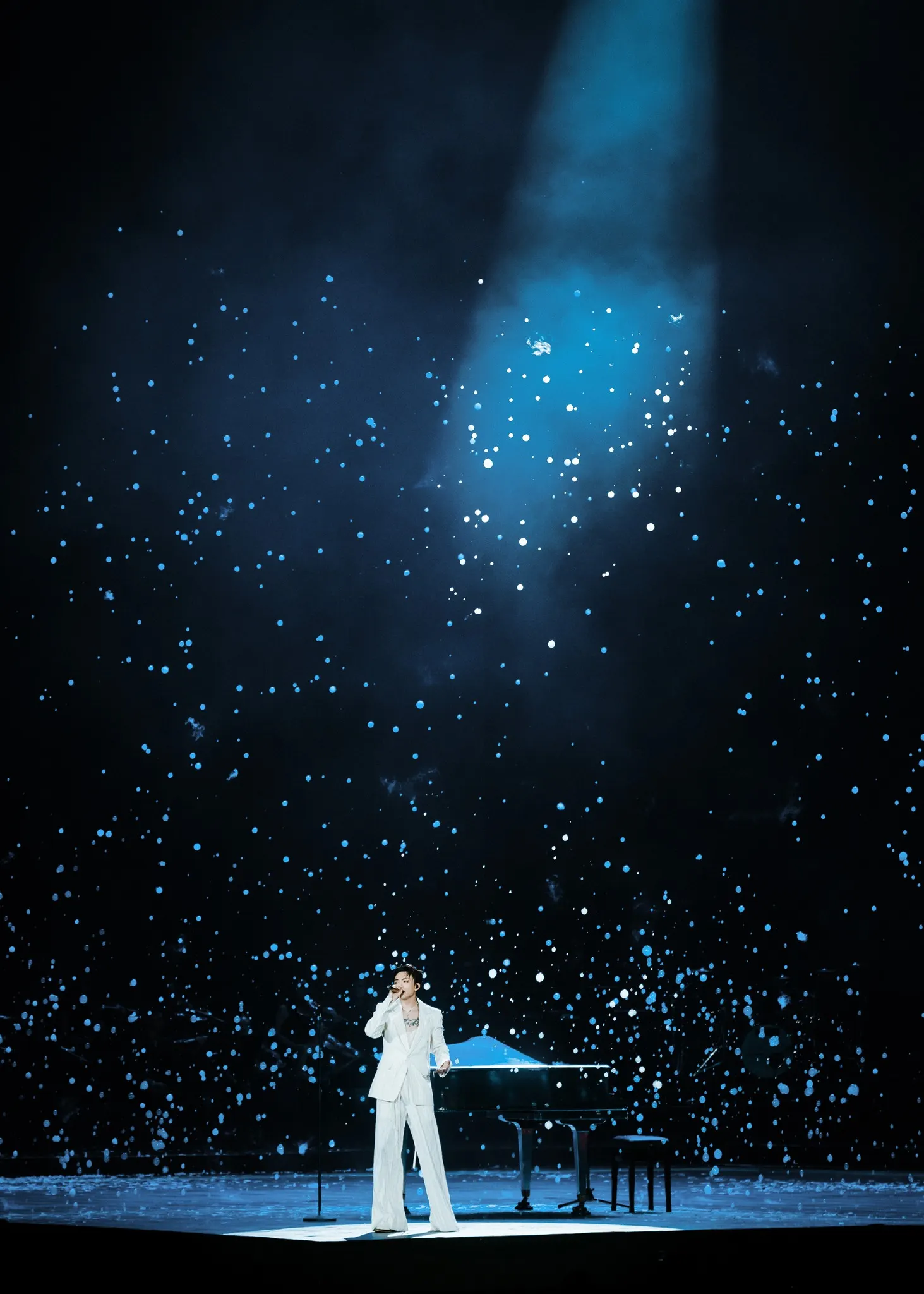 khoảnh khắc ca sĩ Soobin Hoàng Sơn biểu diễn tại concert SOOBIN Live Concert: All-Rounder