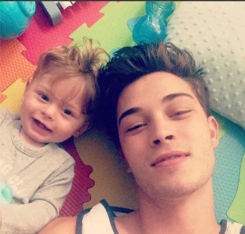 Francisco Lachowski: Chàng trai thích chia sẻ hình ảnh của cậu con trai và viết lời tựa toàn bằng hashtag.