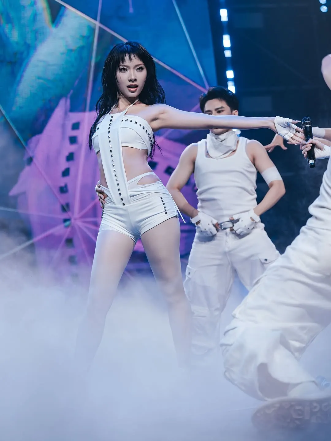 thời trang phối quần shorts và croptop Mỹ Mỹ