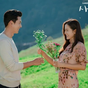 son ye jin hyunbin cười