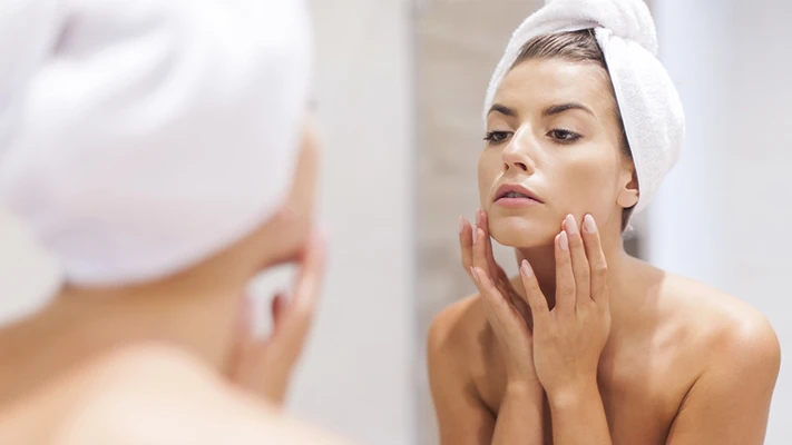 cách dùng nước hoa hồng đánh thức vẻ đẹp 1