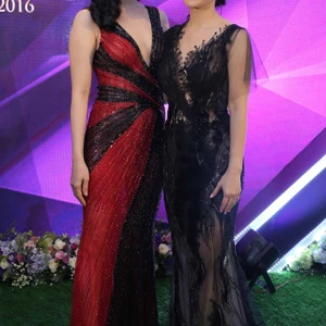 Hồng Nhung, Lệ Quyên đọ giọng trên sân khấu - 09