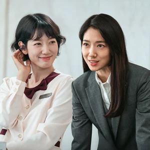 Park Shin Hye với 2 tạo hình trong Undercover Miss Hong