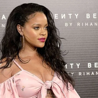 rihanna-chia-se-bi-quyet-bien-hoa-gu-thoi-trang-khi-tang-can-fi