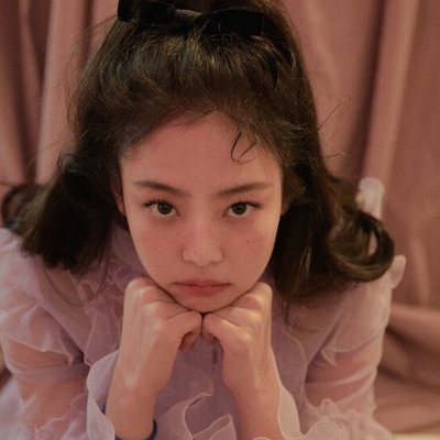 Kiểu tóc xoăn Hàn-Jennie.