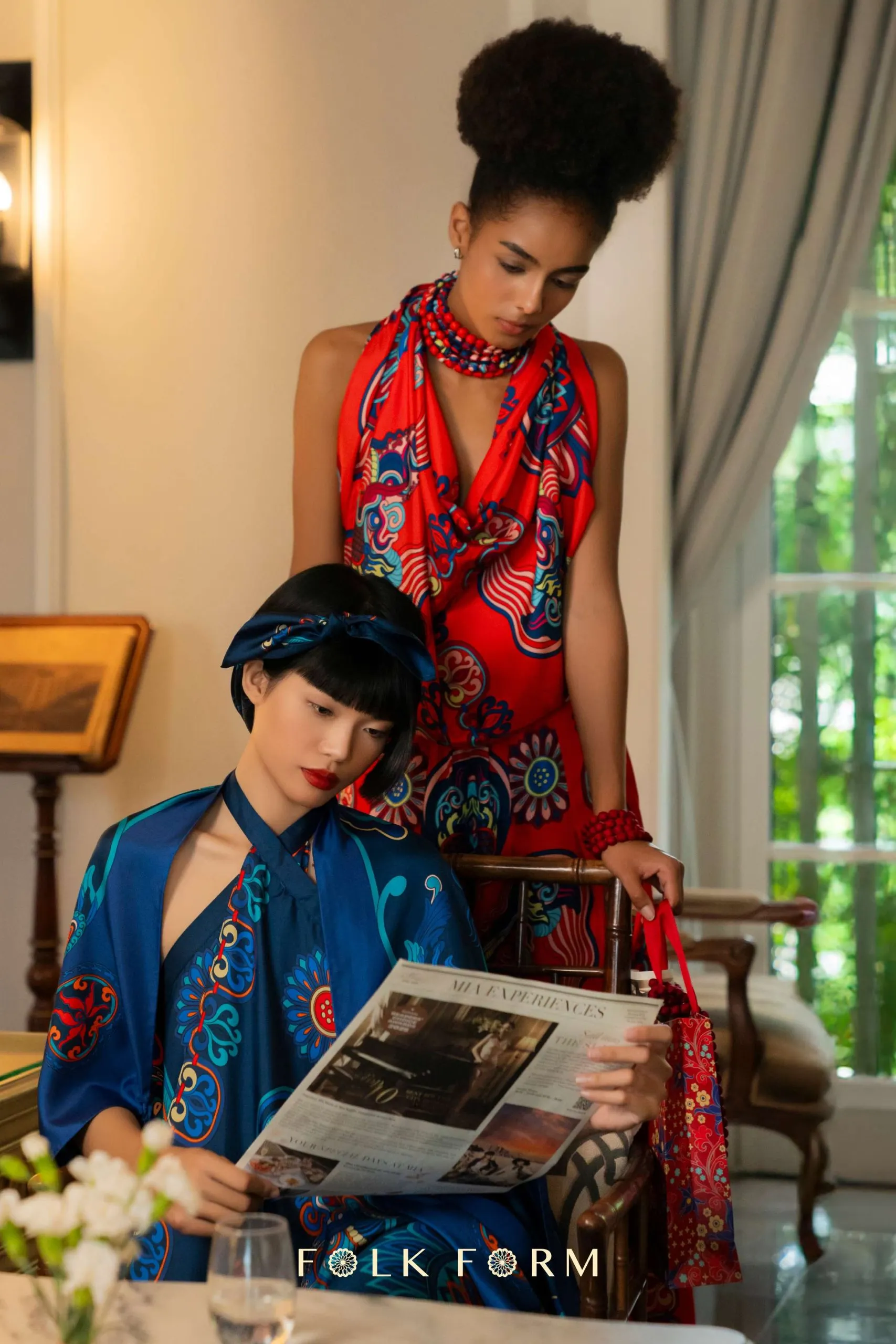 đầm cổ yếm Folk form