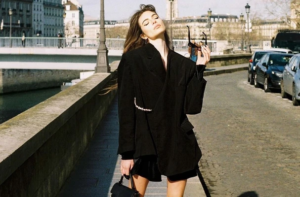 Phối blazer như gái Pháp
