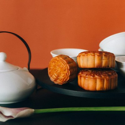 khay bánh trung thu và ấm trà