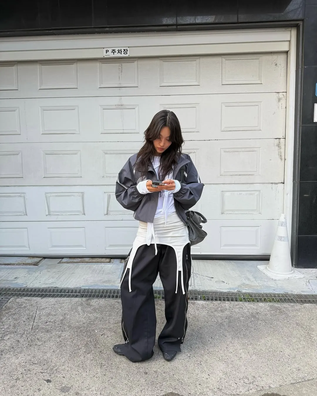 bella_w.young bomber croptop