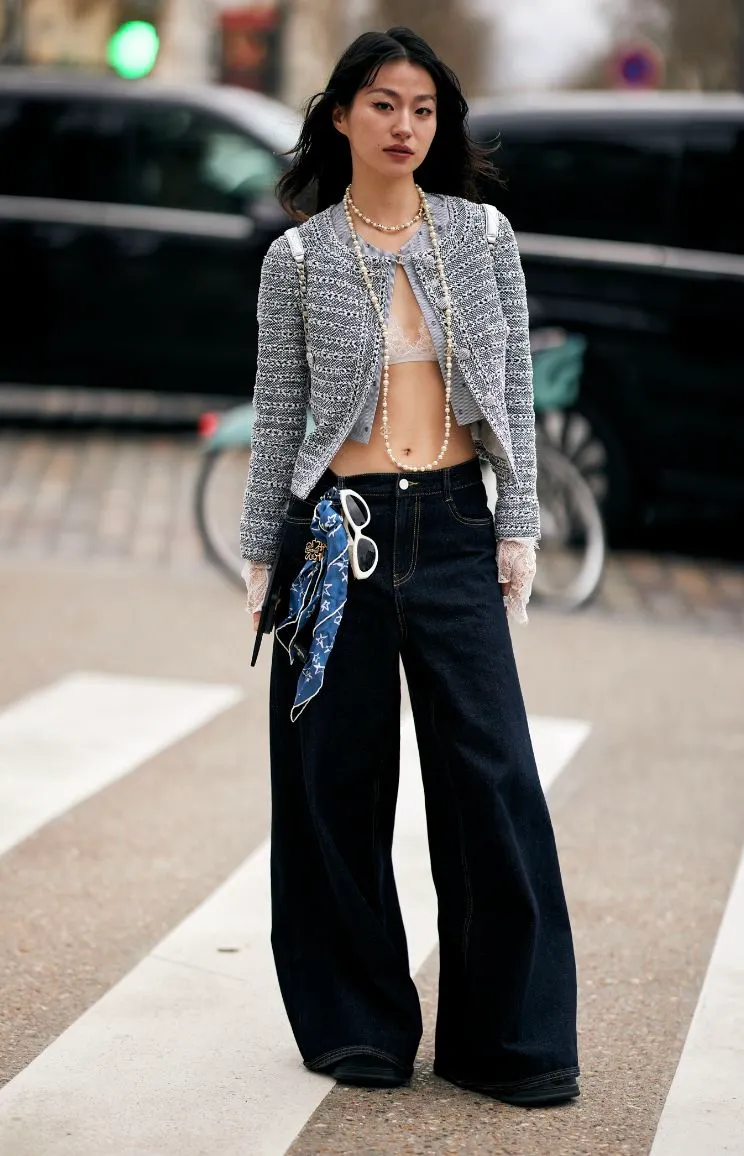 phối đồ với áo ren và cardigan 