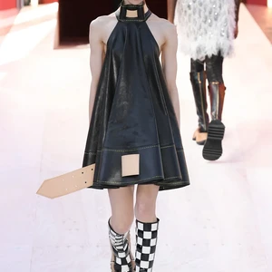 LV rtw xuân hè 2023 look 33